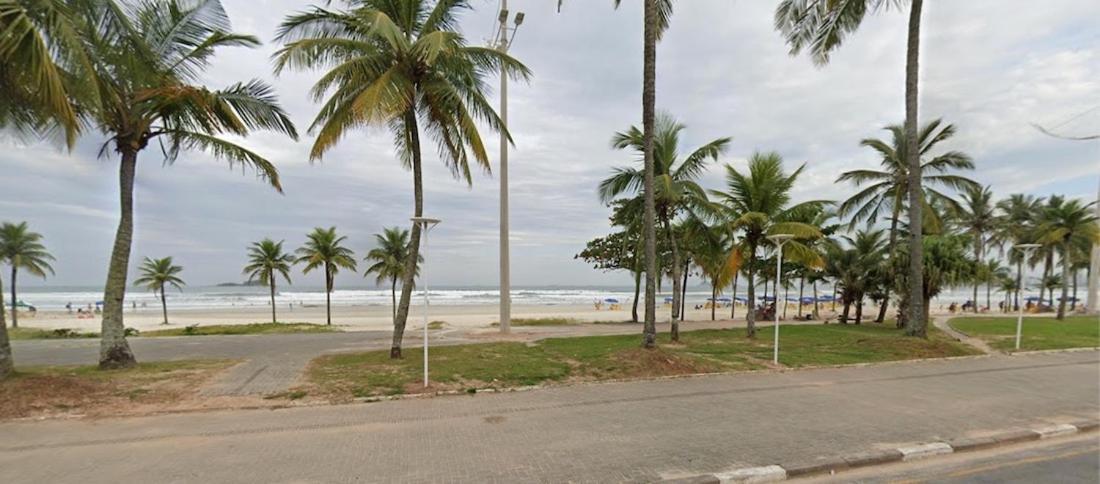 Apartment Encantador A 2 Quadras Da Enseada, Com Varanda E Garagem Guaruja