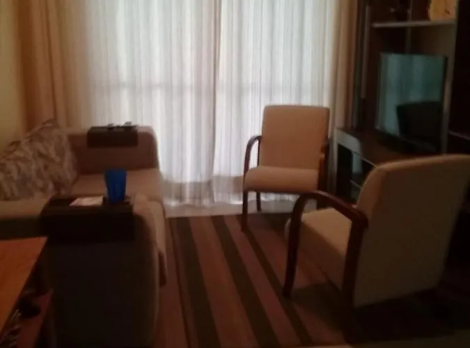 Encantador A 2 Quadras Da Enseada, Com Varanda E Garagem