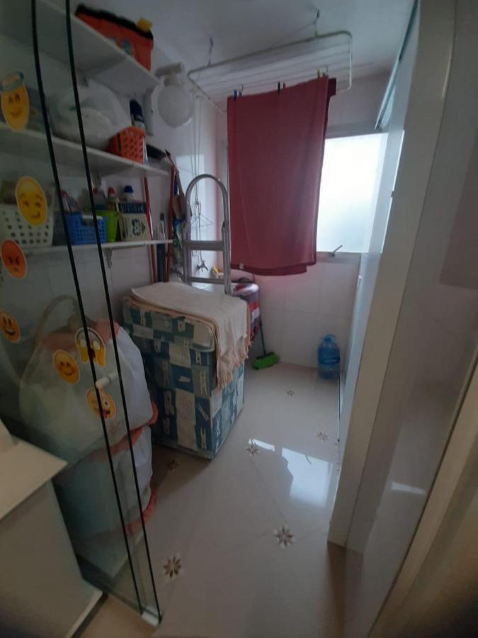 Encantador A 2 Quadras Da Enseada, Com Varanda E Garagem Apartamento